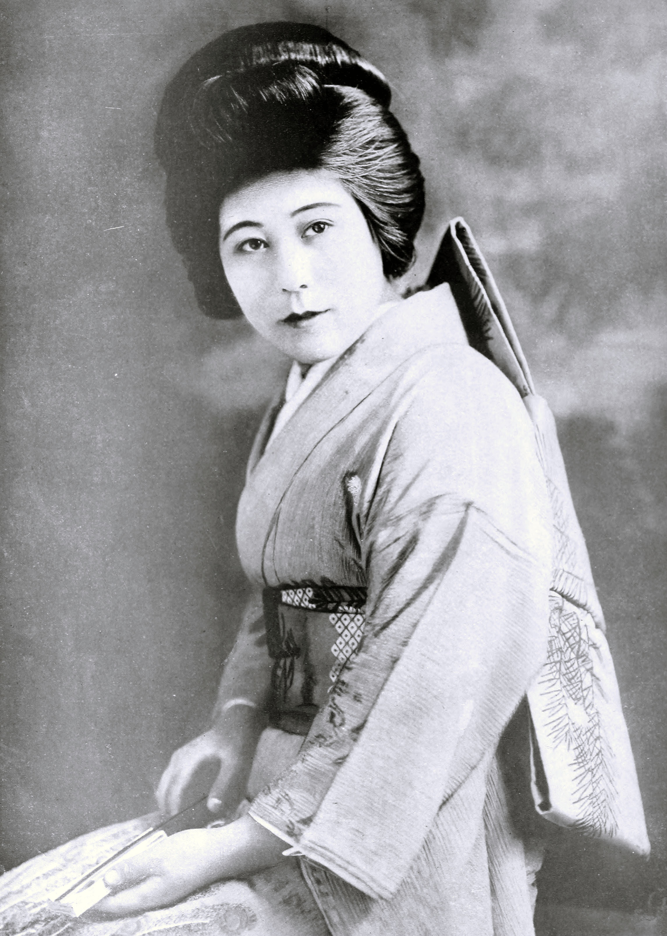 tsuru-aoki-images_edited.jpg